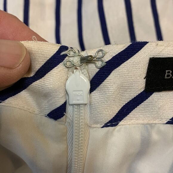 BANANA REPUBLIC, skirt, size 8 tall, white with blue stripes - Picture 5 of 11